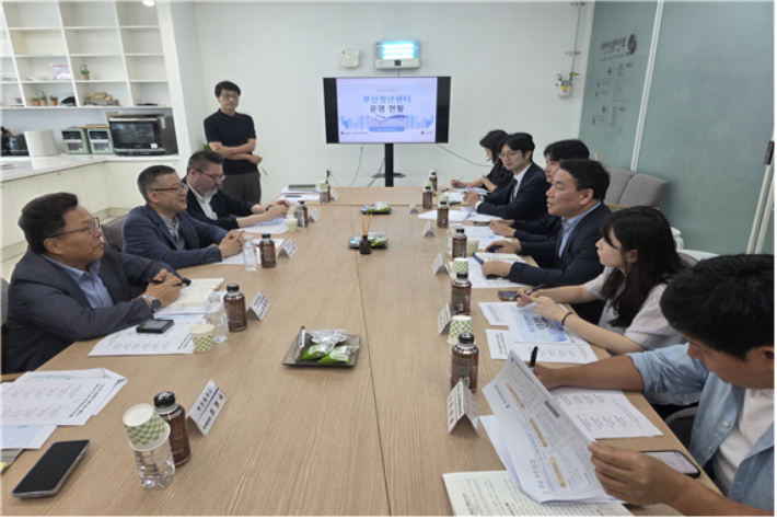 인수위원회가 간담회를 하고 있다. 인수위 제공