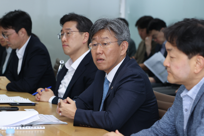 24일 점검회의를 주재하고 있는 김이탁 차관. 국토부 제공