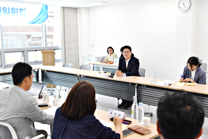구자열 원주시장 당선인이 24일 원주시청 출입기자단과 간담회를 열어 시정 운영 방안을 밝히고 있다. 원주시 제공 
