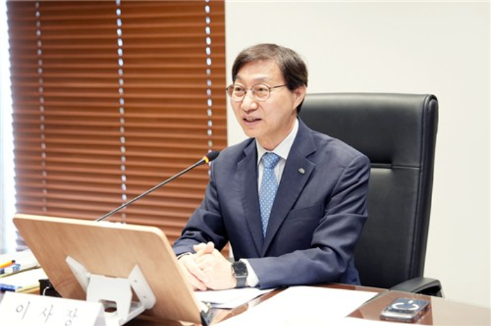 온라인 설명회서 발언 중인 김성주 국민연금공단 이사장. 국민연금공단 제공