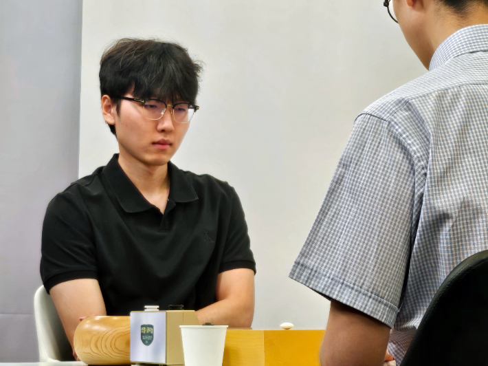 신진서 9단(사진 왼쪽) vs 변상일 9단. 한국기원 제공
