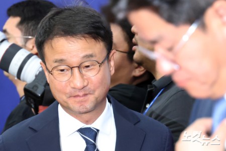 더불어민주당 한병도 당대표 직무대행 겸 원내대표가 25일 서울 여의도 국회에서 열린 정책조정회의에 참석하고 있다.