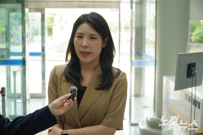17일 3차 경찰 조사를 위해 전북경찰청에 출석한 김슬지 전북도의원. 심동훈 기자