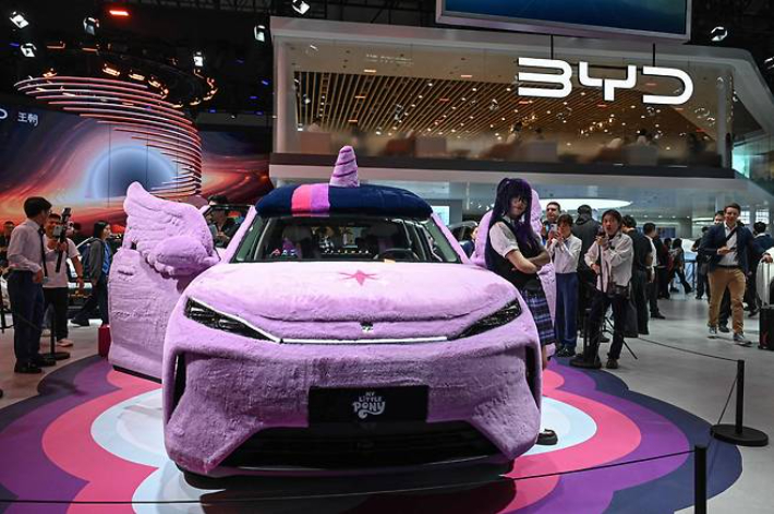 지난 4월 중국 베이징에서 열린 베이징 모터쇼에 전시된 비야디(BYD)의 전기차 '위안 플러스(YUAN Plus)' 모습. 연합뉴스