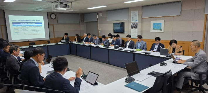 광주시교육청은 25일 본청 상황실에서 최승복 부교육감 주재로 '전남광주통합특별시교육청 출범 관련 긴급 상황 대응체계 점검 회의'를 열고 분야별 추진 상황과 비상 대응 계획을 공유했다. 광주시교육청 제공