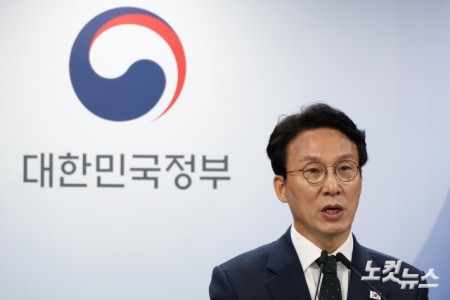 브리핑하는 김민석 총리