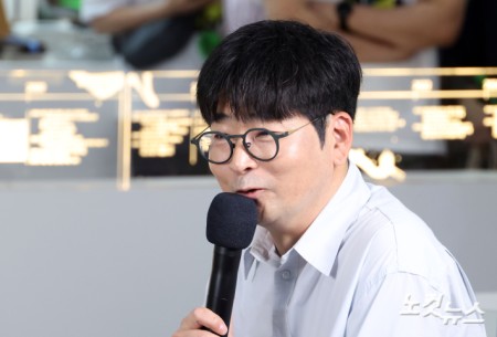 마이크 잡은 탁현민
