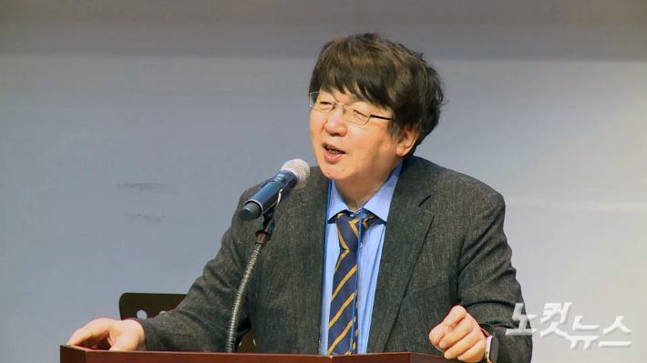 부산외대 장순흥 총장이 주제 강연을 하고 있다. 이강현 기자