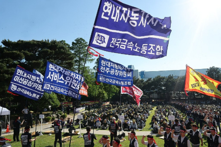 전국금속노동조합 현대자동차지부가 2026년 임금협상 투쟁 출정식을 하고 있는 모습. 연합뉴스