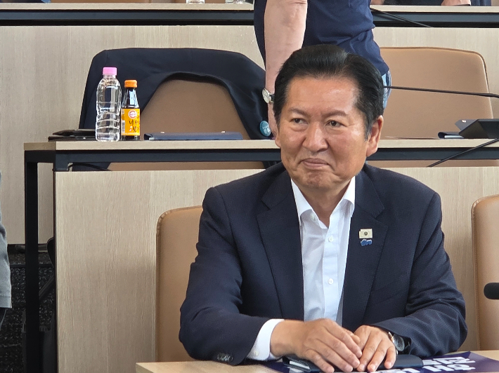 민주당 정청래 전 대표가 25일 전북 정읍의 한 연수원에서 열린 전북도당 6·3 지방선거 당선자 워크숍에 참석했다. 민주당 전북도당 제공