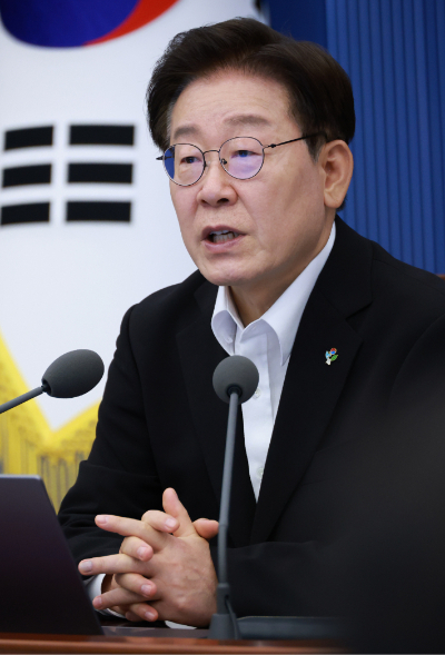 이재명 대통령이 25일 청와대에서 열린 수석보좌관회의에서 발언하고 있다. 연합뉴스