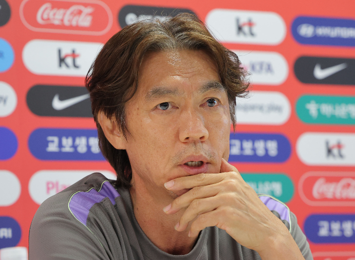 발언하는 홍명보 축구 대표팀 감독. 연합뉴스
