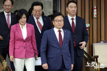 원내대책회의 참석하는 정점식