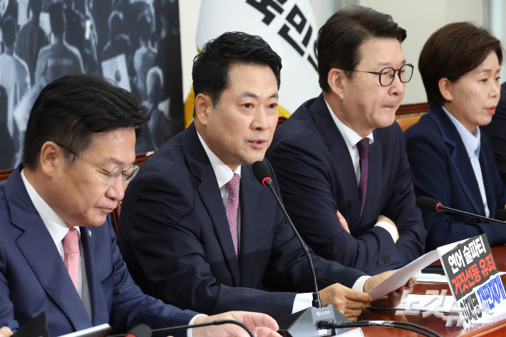 국민의힘 장동혁 대표가 25일 서울 여의도 국회에서 열린 최고위원회의에서 발언을 하고 있다. 윤창원 기자