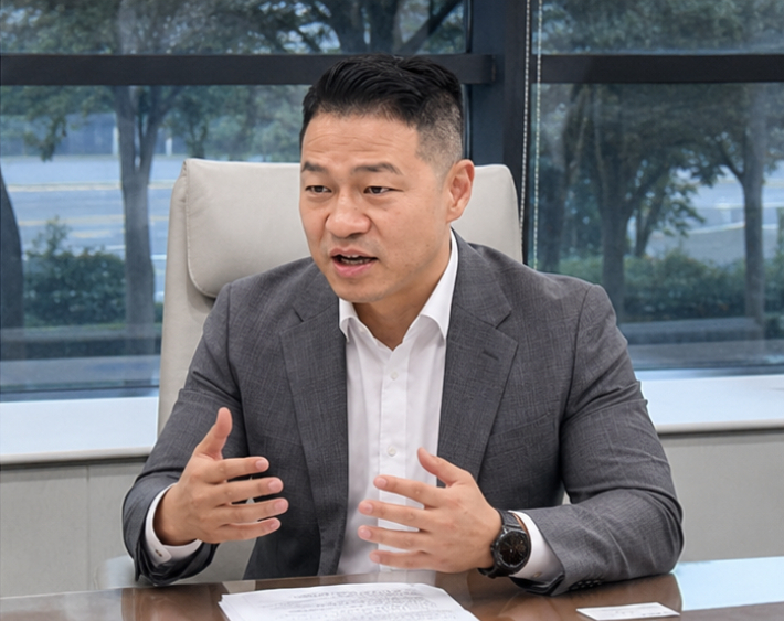 전재홍 우리은행 금융사기예방부 부장대우가 24일 서울 중구 우리은행 본점에서 CBS와 인터뷰하고 있다. 우리은행 제공