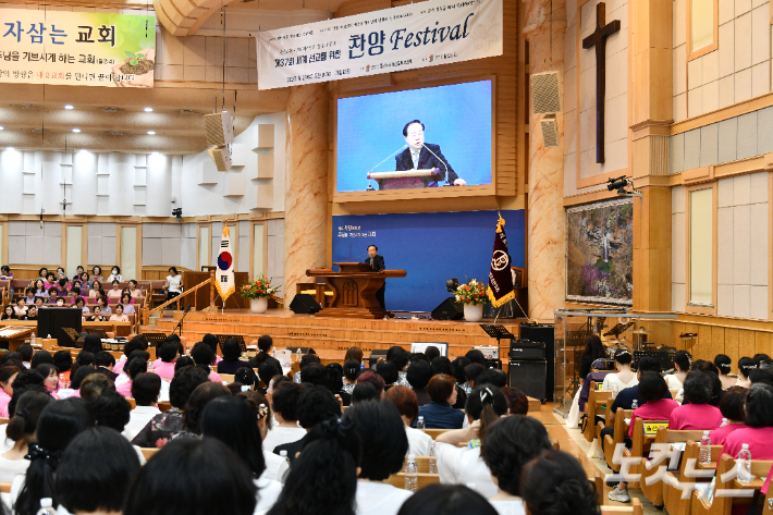  울산노회장 오주철 목사(언양영신교회)가 말씀을 전하고 있다. 대흥교회 제공