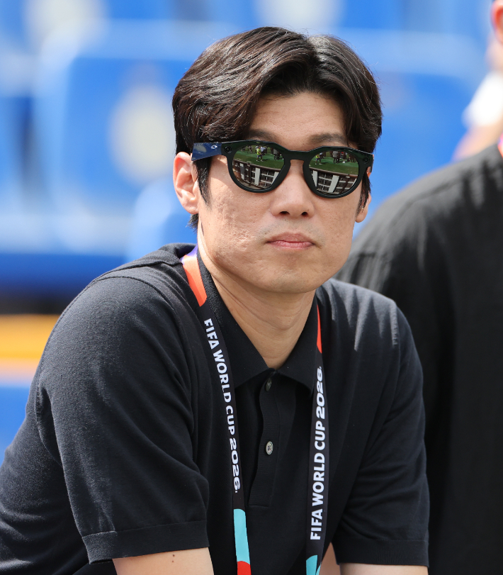 한국팀 훈련 지켜보는 박지성. 연합뉴스