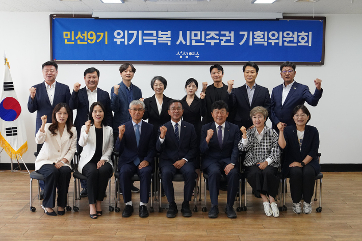 민선9기 여수시장직 인수위 기념촬영. 여수시 제공