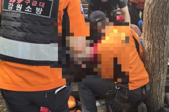 지난 27일 오후 2시 54분쯤 속초시 설악동 설악산 권금성 케이블카 상부 정류장 인근 탐방로에서 폴란드 국적의 60대 여성 A씨가 쓰러져 숨졌다. 강원소방본부 제공