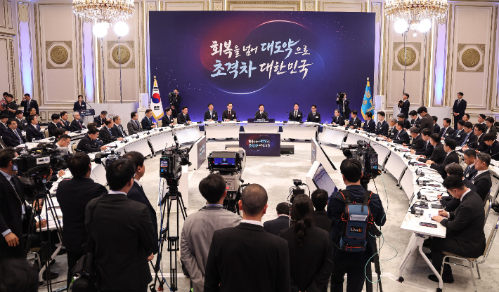이재명 대통령이 29일 청와대에서 열린 3대 메가프로젝트 국민보고회에서 발언하고 있다. 연합뉴스