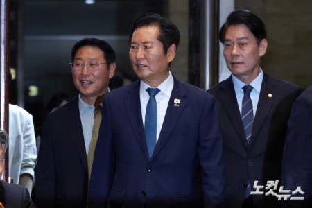 의원총회 참석하는 정청래