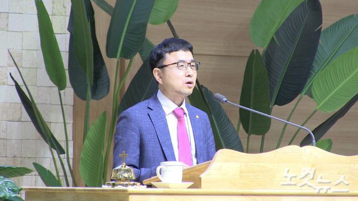 대전CE 류세영 회장이 예배를 인도하고 있다. 이바울 기자