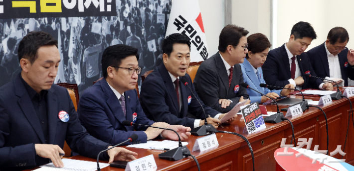 국민의힘 장동혁 대표가 29일 서울 여의도 국회에서 열린 최고위원회의에서 발언을 하고 있다. 윤창원 기자