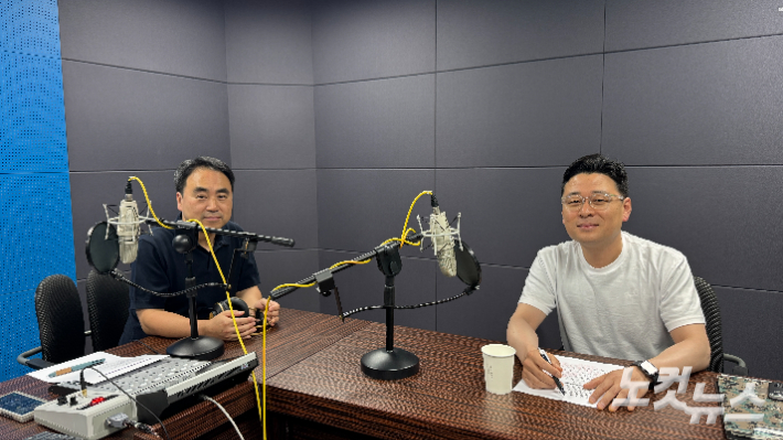 강원영동CBS 이기원의 크리스천Q에 출연한 고성통일전망대교회 박근일목사(오른쪽). 최진성 아나운서
