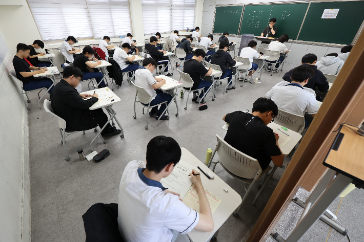 6월 모의평가 치르는 고3 학생들. 연합뉴스