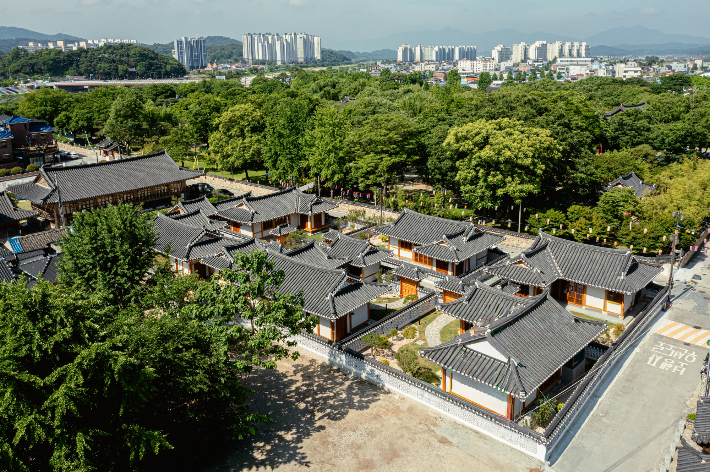 남원시 쌍교동 일원에 조성된 한옥체험시설 '명지각 3관'. 남원시 제공