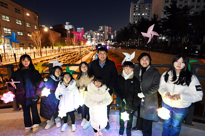 지난해 12월 별빛굴포 은하수길 점등식. 부평구 제공