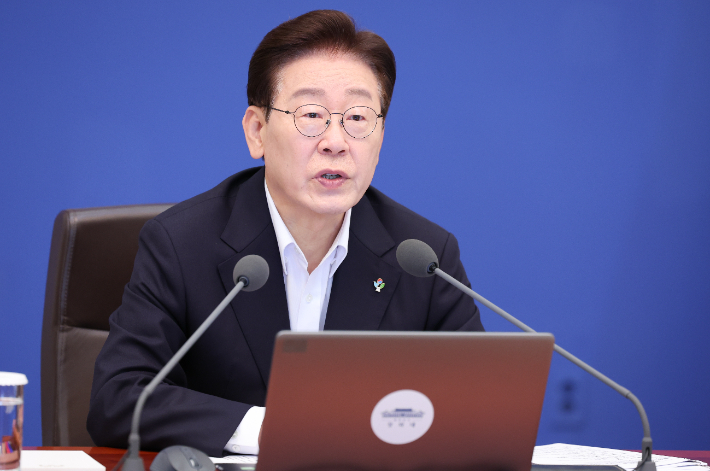 이재명 대통령이 30일 청와대에서 열린 국무회의 겸 비상경제점검회의에서 발언하고 있다. 연합뉴스