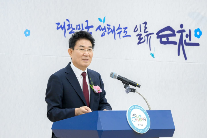 노관규 순천시장이 30일 시청 대회의실에서 열린 퇴임식에서 소회를 밝히고 있다. 순천시 제공 