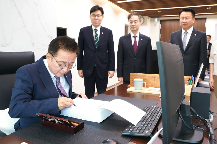 김영환 충북지사 이임식. 충북도 제공