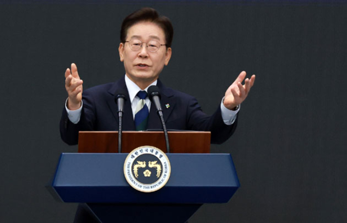 이재명 대통령이 30일 광주 김대중컨벤션센터에서 열린 서남권 첨단산업 발전비전 국민보고회에서 축사하고 있다. 연합뉴스