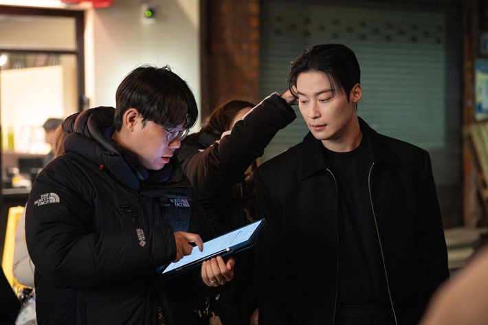 왼쪽부터 '멋진 신세계' 한태섭 감독, 배우 허남준. '멋진 신세계' 제공