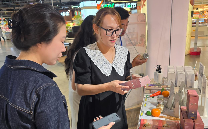 수출 상담중인 마더웍스. 창조경제혁신센터 제공