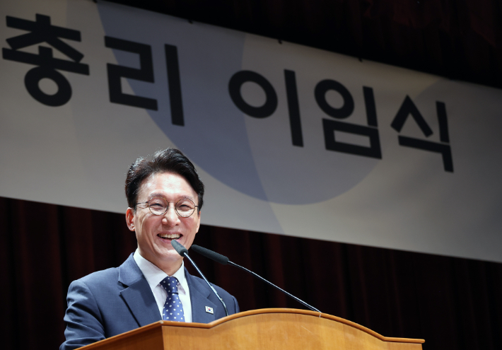 김민석 국무총리가 1일 서울 종로구 정부서울청사에서 열린 이임식에서 이임사를 하고 있다. 연합뉴스