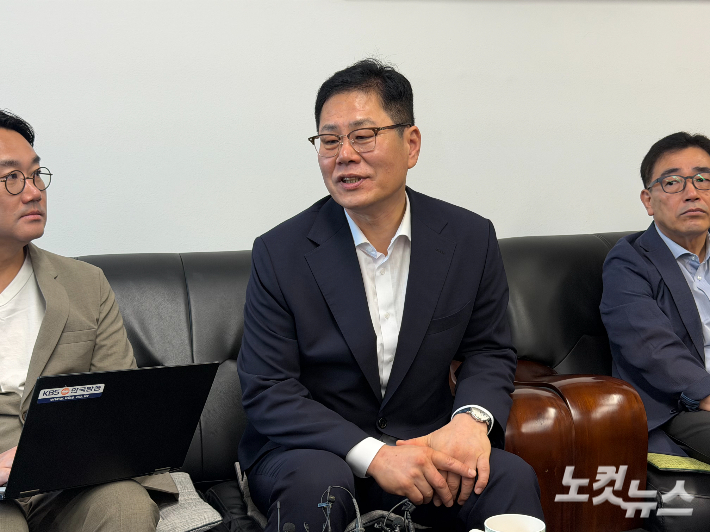 조지훈 전주시장이 1일 취임 첫날 전주시청 기자단과 간담회를 갖고 있다. 남승현 기자