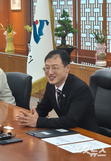 김상욱 울산시장은 1일 시청에서 취임 첫 기자간담회를 갖고 향후 시정 운영 방향 등에 대해 설명했다. 이상록 기자