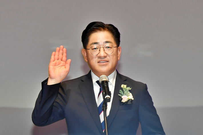 1일 이기형 김포시장이 취임 선서를 하고 있다. 김포시 제공