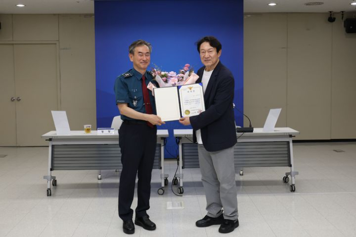 전북경찰청은 1일 각종 범죄에 대한 예방 홍보를 위해 배우 김응수를 전북경찰청 홍보대사로 위촉했다고 밝혔다. 전북경찰청 제공