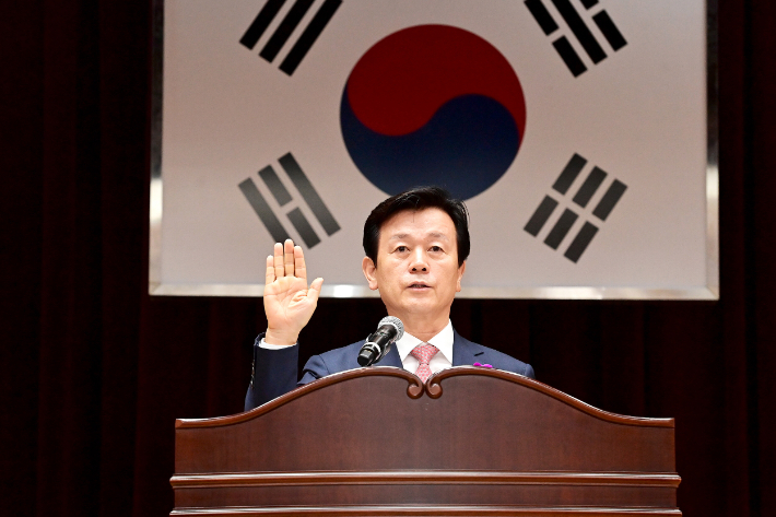 조규일 진주시장이 1일 취임선서를 하고 있다. 진주시청 제공