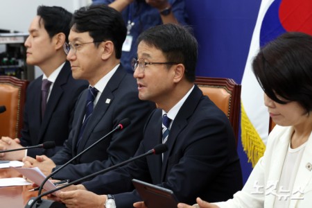 발언하는 한병도 원내대표