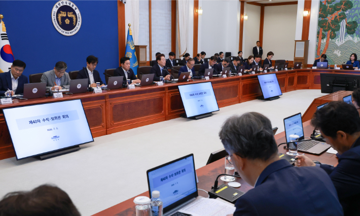 이재명 대통령이 2일 청와대에서 수석보좌관회의를 주재하고 있다. 연합뉴스