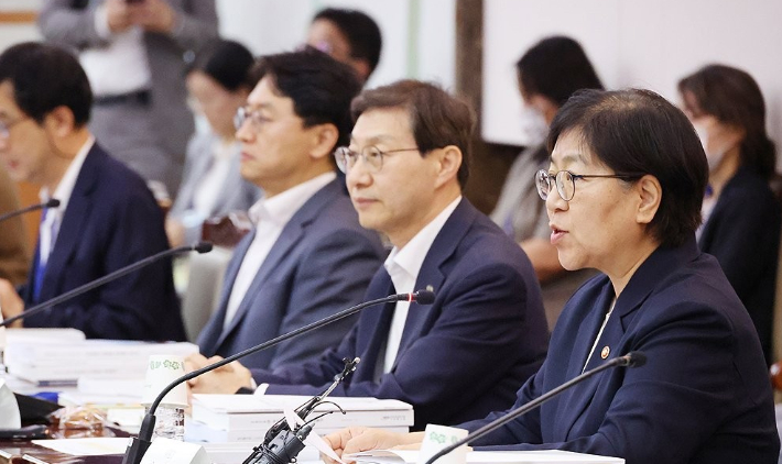 정은경 보건복지부 장관이 2일 서울 종로구 정부서울청사에서 열린 2026년도 제6차 국민연금기금운용위원회에서 발언하고 있다. 연합뉴스