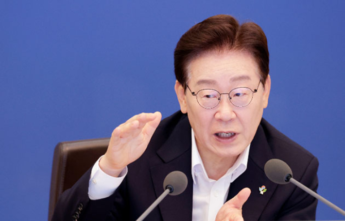 이재명 대통령이 청와대에서 열린 국무회의 겸 비상경제점검회의에서 발언하고 있다. 연합뉴스