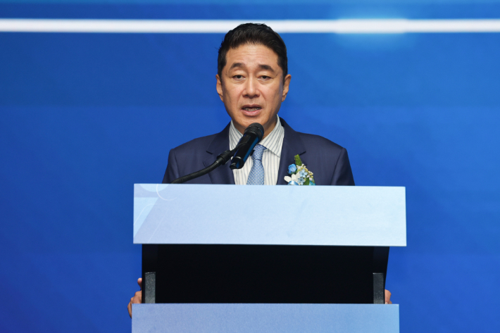 이호진 한국배구연맹 신임 총재가 3일 서울 용산구 그랜드 하얏트 서울에서 열린 한국배구연맹 총재 이·취임식에서 취임사를 밝히고 있다. 연합뉴스 