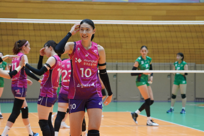 2023년 일본 전지 훈련에서 JT마블러스와 평가전을 치른 흥국생명 김연경. 흥국생명 