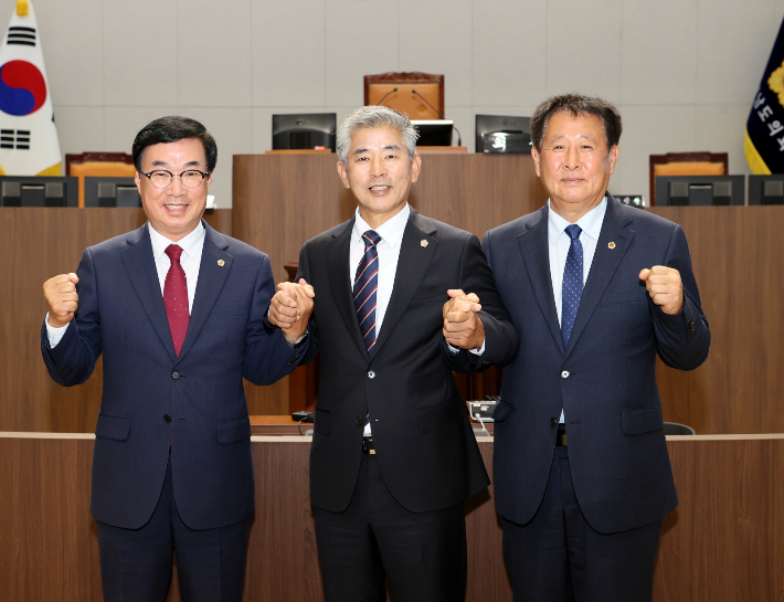 박기영 부의장, 조철기 의장, 장승재 부의장(왼쪽부터). 충남도의회 제공